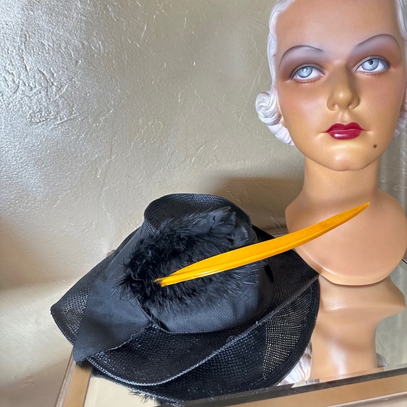 EYE-CATCHING 194Os\' BLACK STRAW FEDORA + WIDE BAND & YELLOW/BLACK FEATHERS main image 12